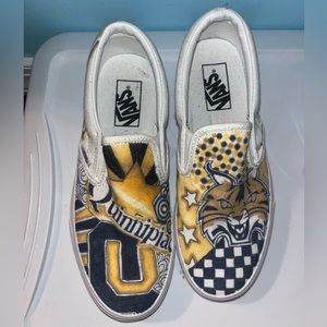 Quinnipiac custom vans size 8